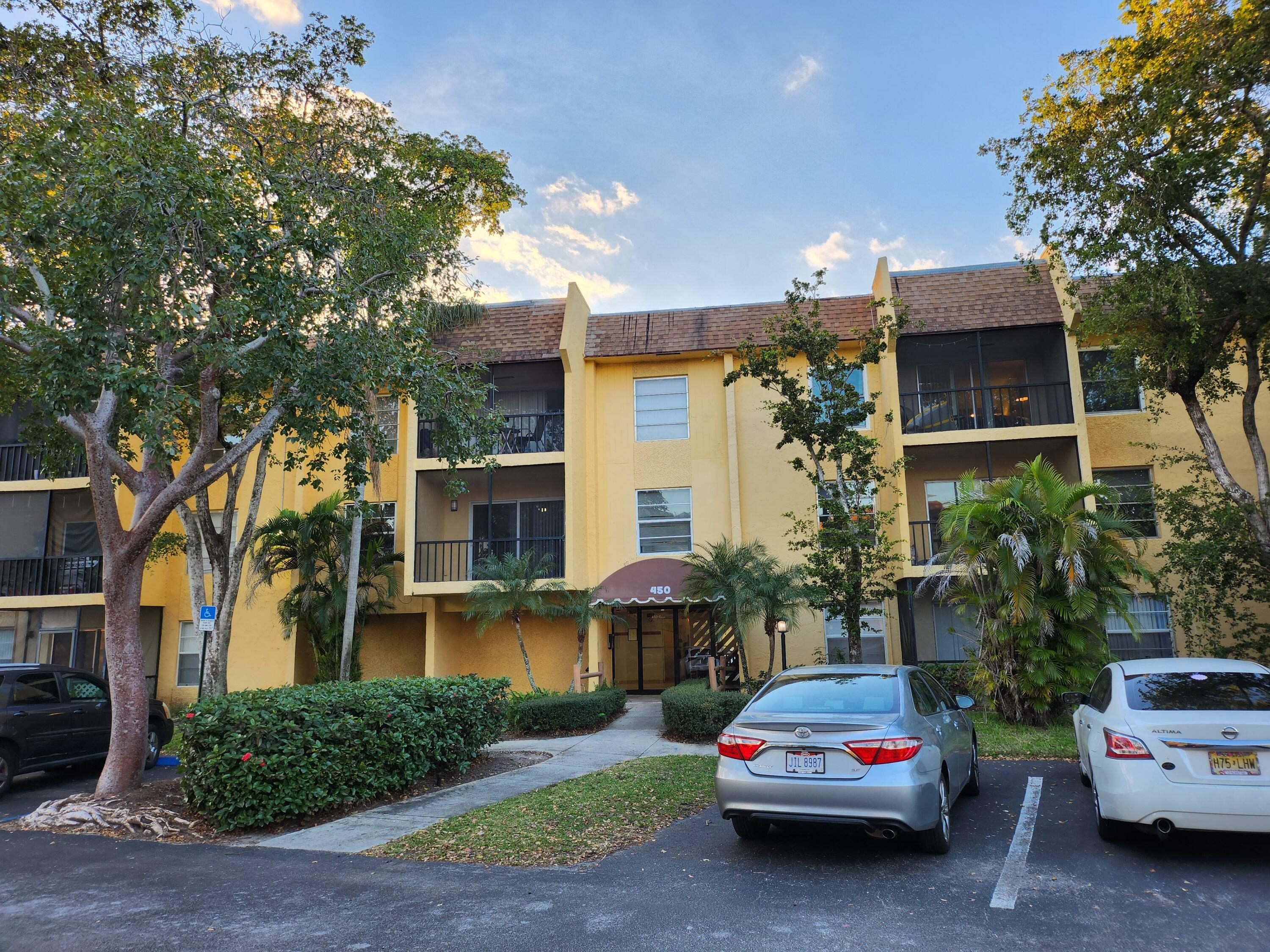 Property Photo:  450 NW 20th Street 3040  FL 33431 