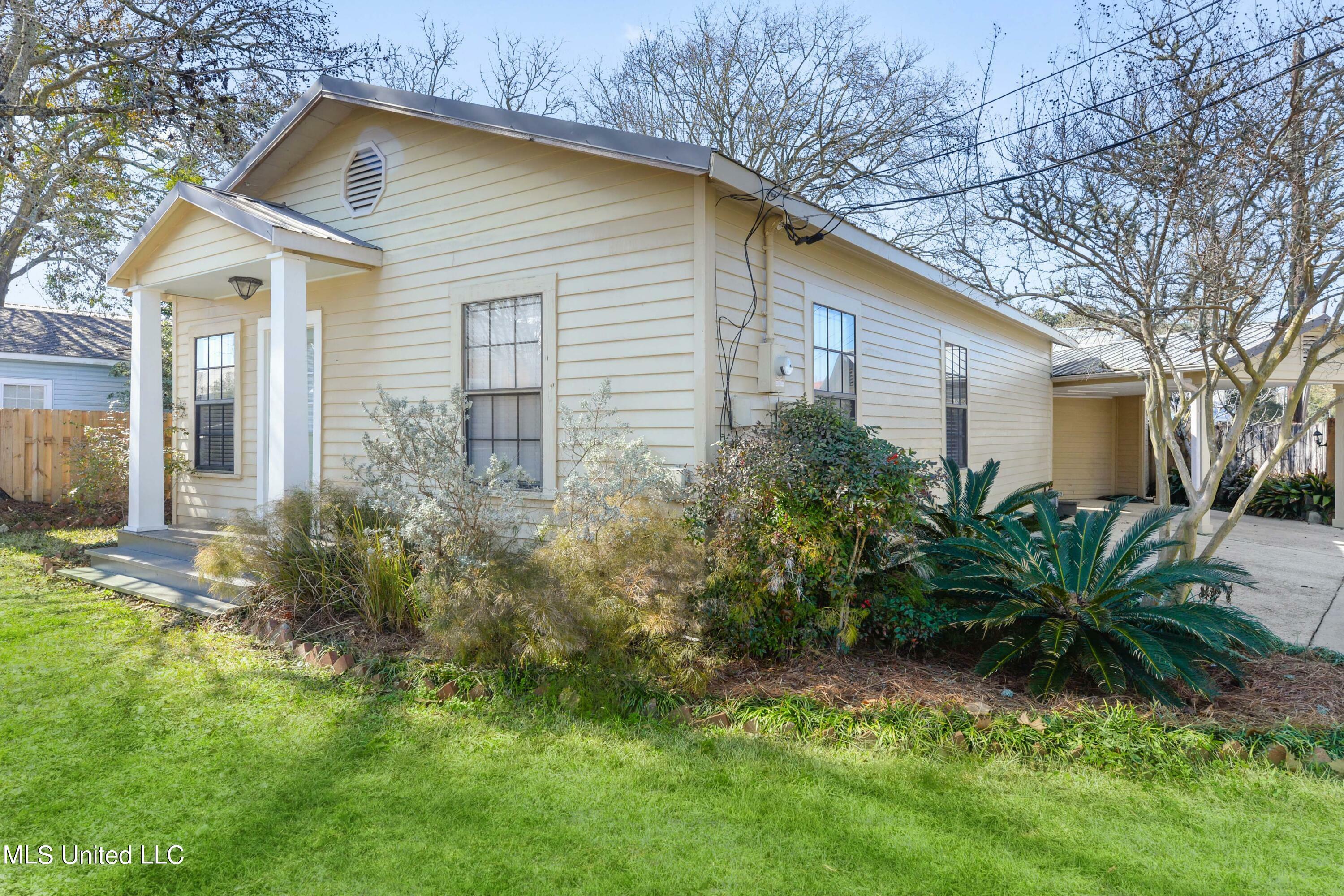 Property Photo:  110 N Toulme Street  MS 39520 