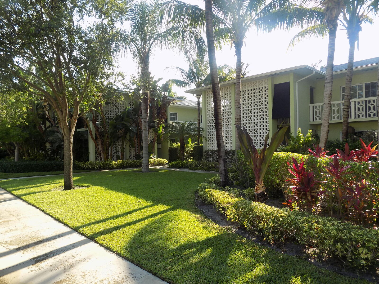 Property Photo:  102 N Lakeside Drive 4  FL 33460 