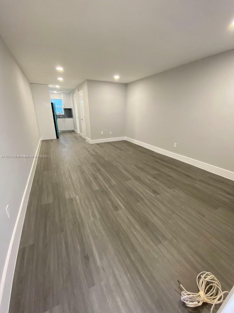 Property Photo: 533 Meridian Ave 3 FL 33139