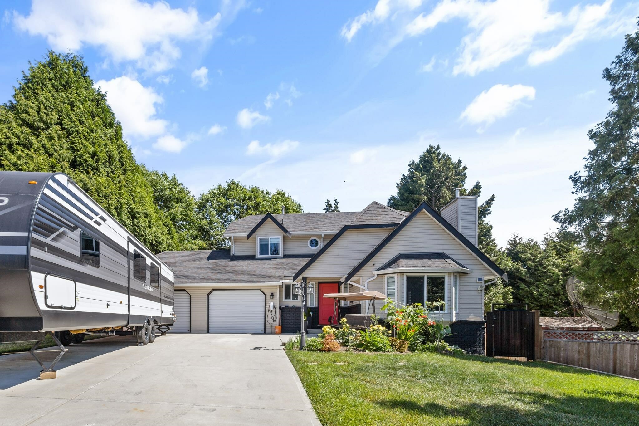 Photo de la propriété:  13551 64A Avenue  BC V3W 9H6 