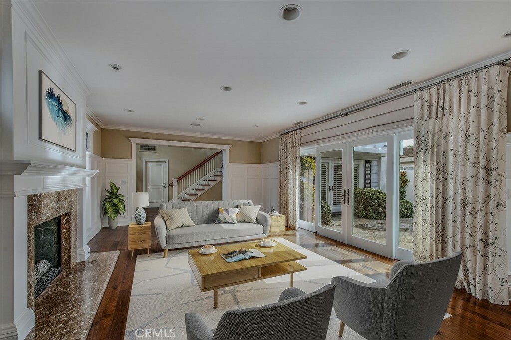 Property Photo: 207 Via Mentone CA 92663