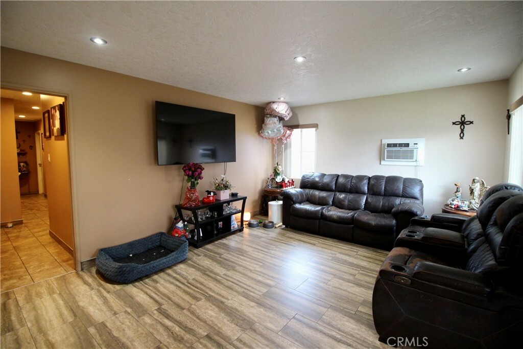 Property Photo:  6709 Pioneer Boulevard  CA 90606 