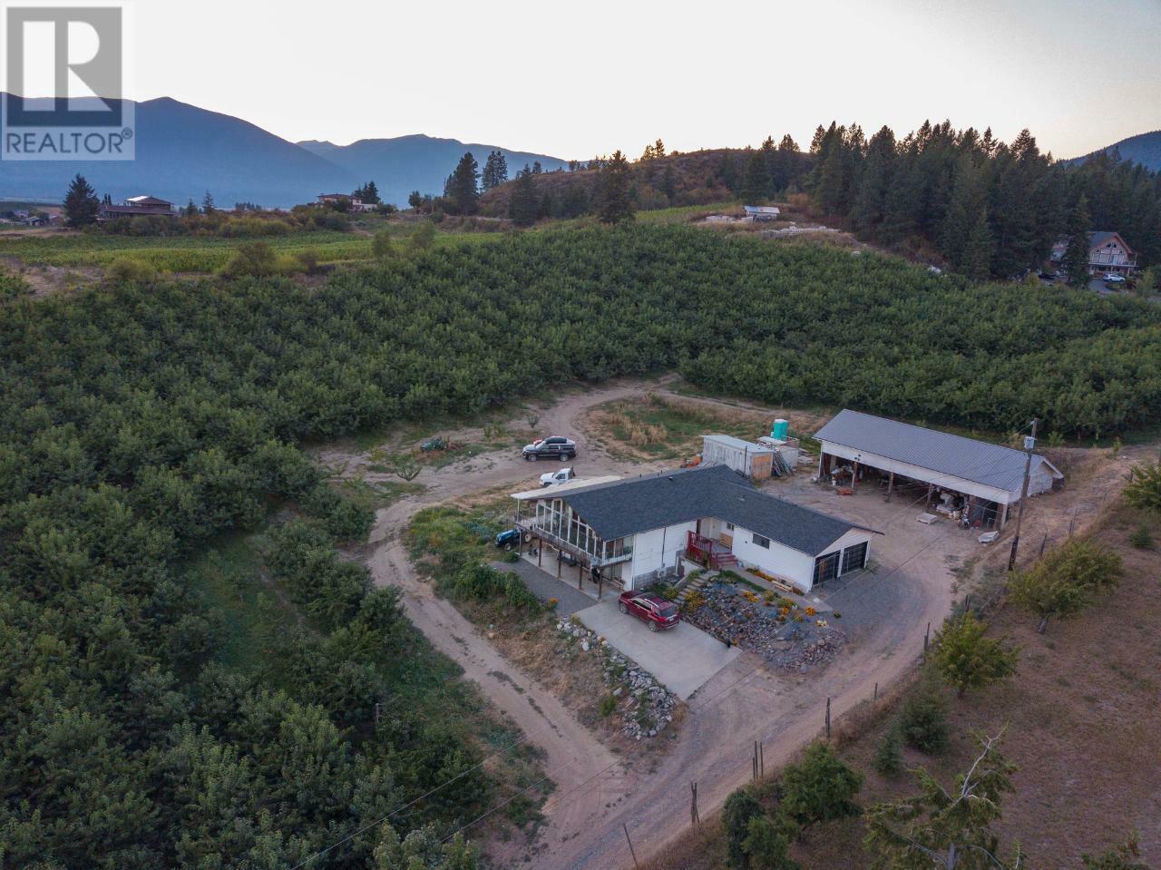 Property Photo: 1237 32nd Avenue South BC V0B 1G1
