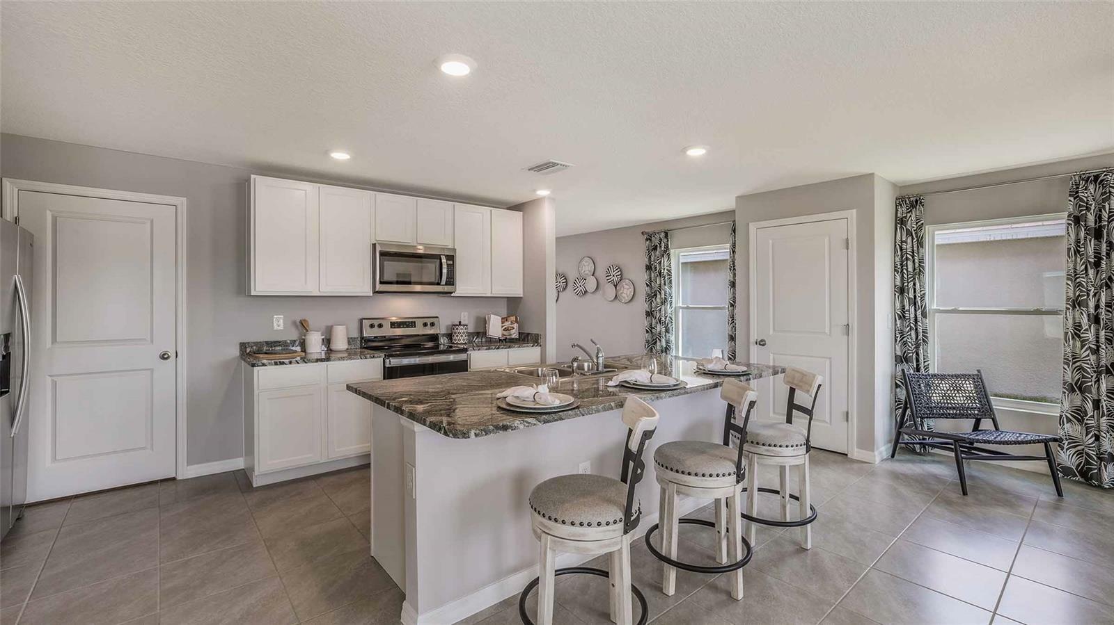 Property Photo: 3529 Hilltop Circle FL 34211