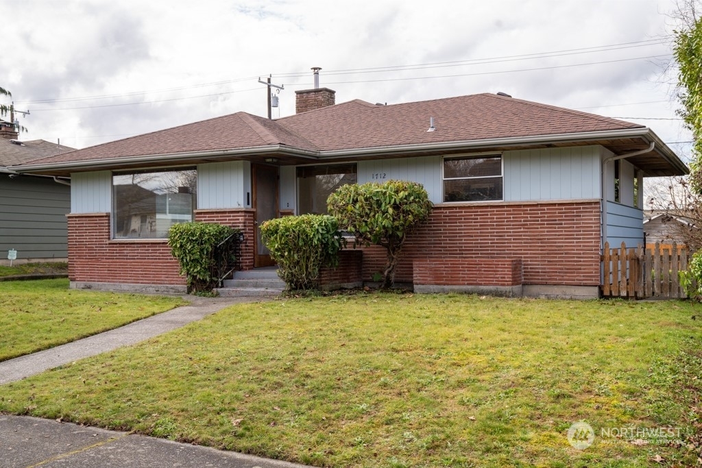 Property Photo:  1712 Rainier Avenue  WA 98201 