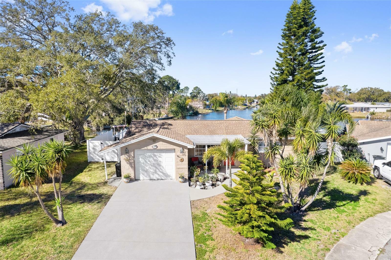 Property Photo:  1215 Stover Court  FL 34691 