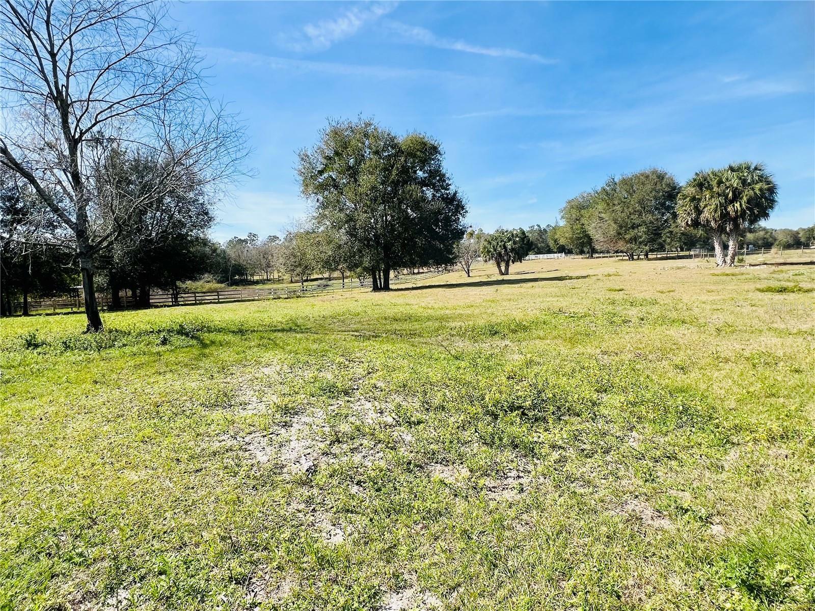 Property Photo:  19528 Sugarloaf Mountain Road  FL 34711 