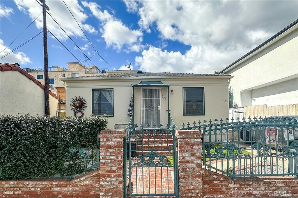 Property Photo:  931 S Sherbourne Drive  CA 90035 