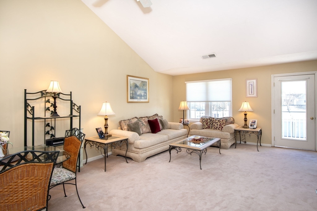 Property Photo:  276 Allerton Commons Ln 276  MA 02184 