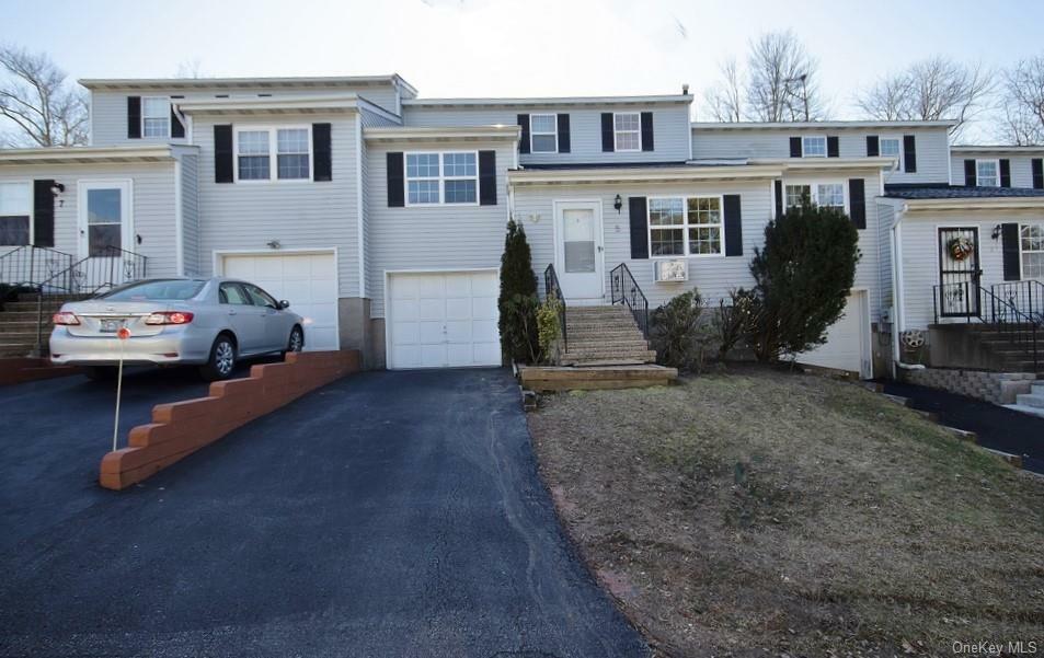 Property Photo:  5 Aspen Court  NY 12524 