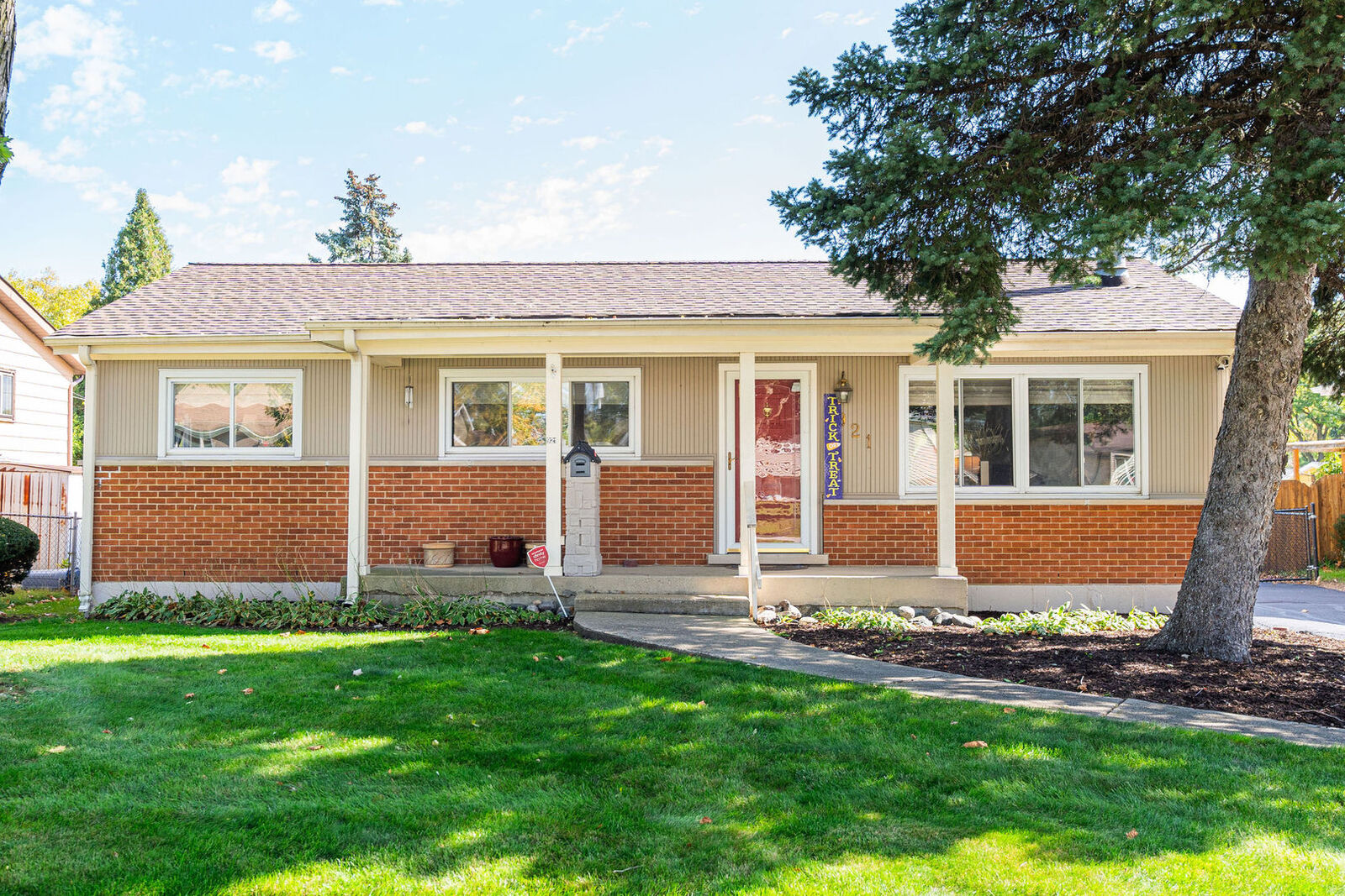 Property Photo:  921 S Wisconsin Avenue  IL 60101 