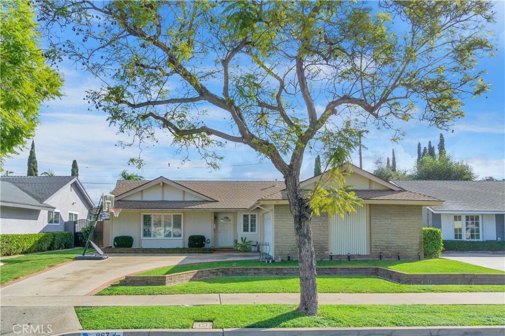 Property Photo:  967 N Hart Street  CA 92867 