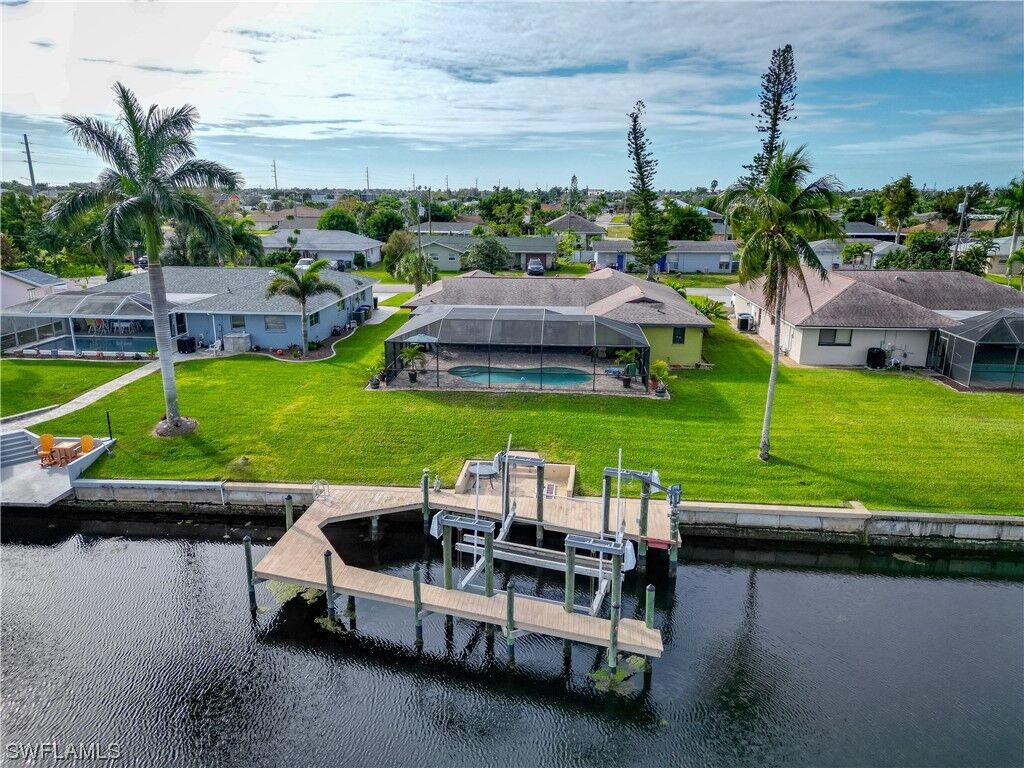 Property Photo:  1421 SE 36th Terrace  FL 33904 