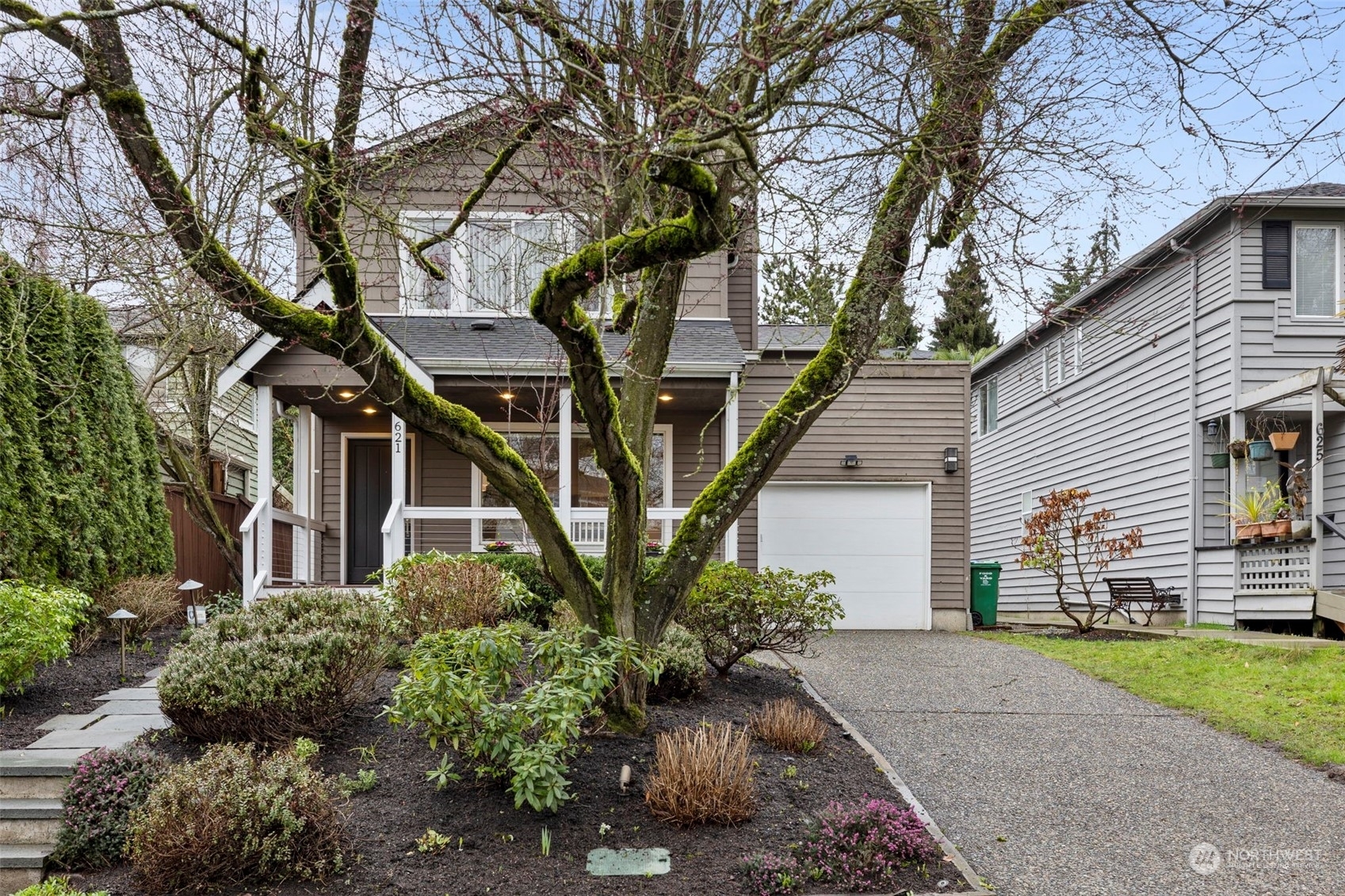 Property Photo:  621 29th Avenue E  WA 98112 