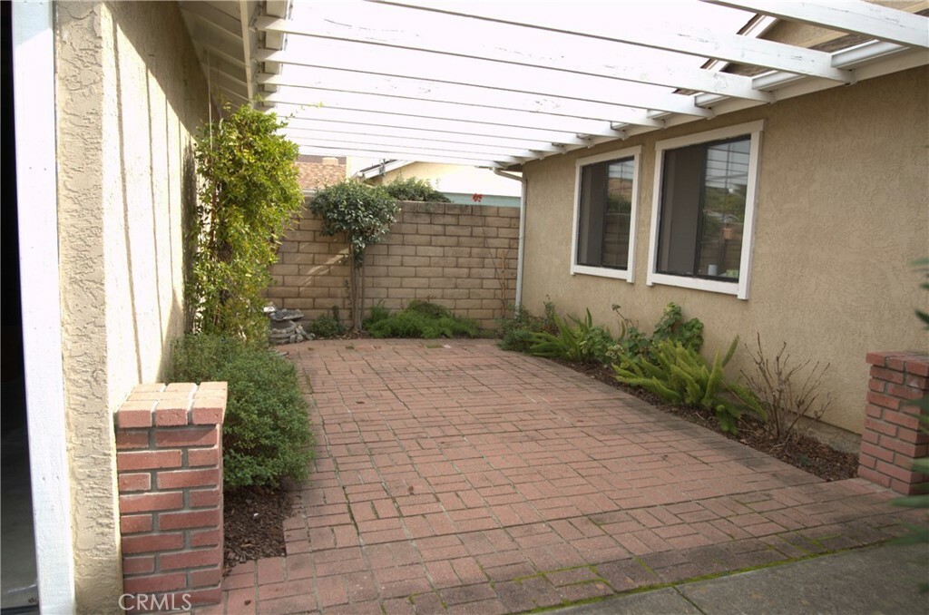 Property Photo:  833 Bougainvillea Street  CA 93401 