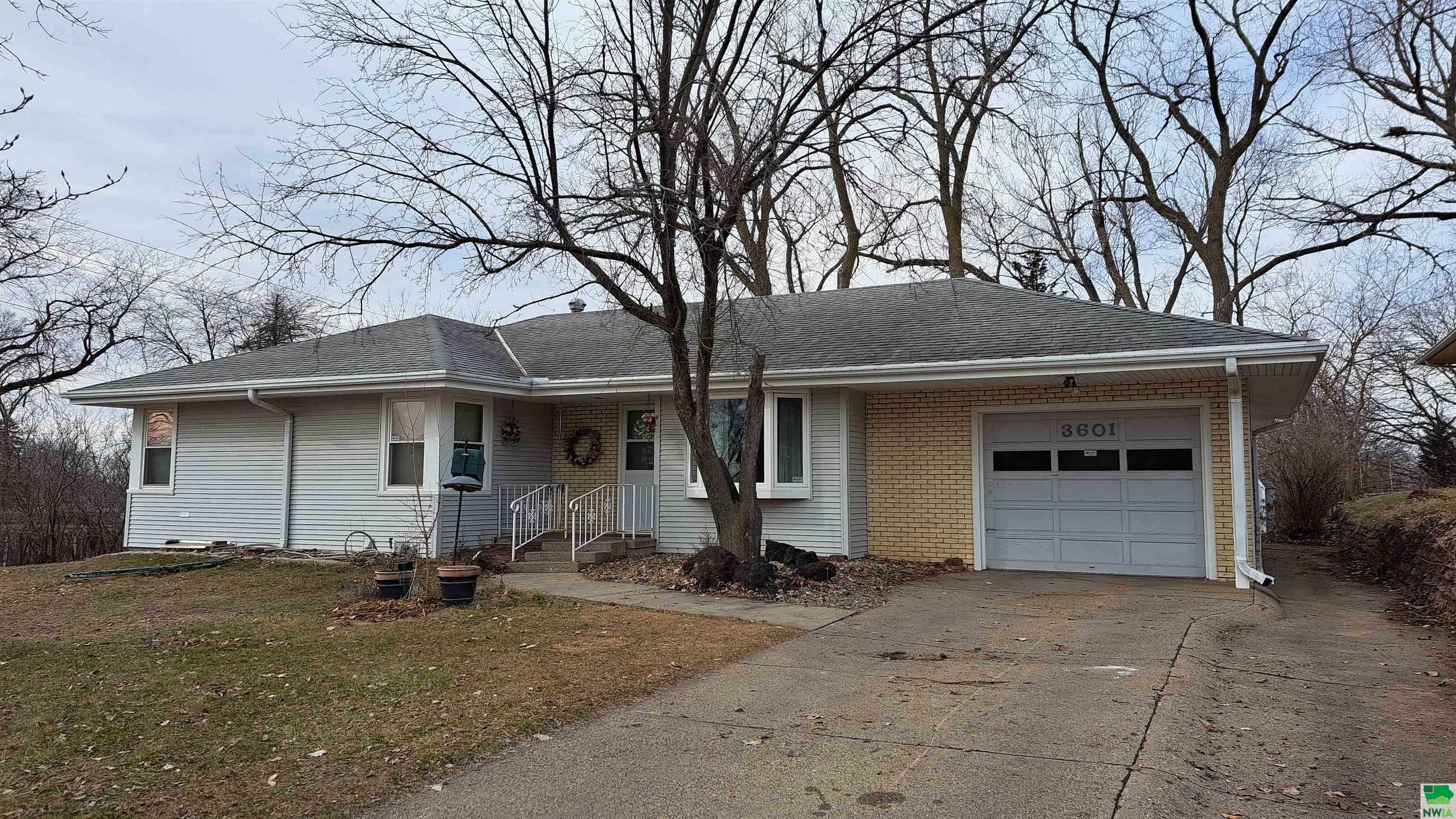 Property Photo:  3601 Court St  IA 51104 