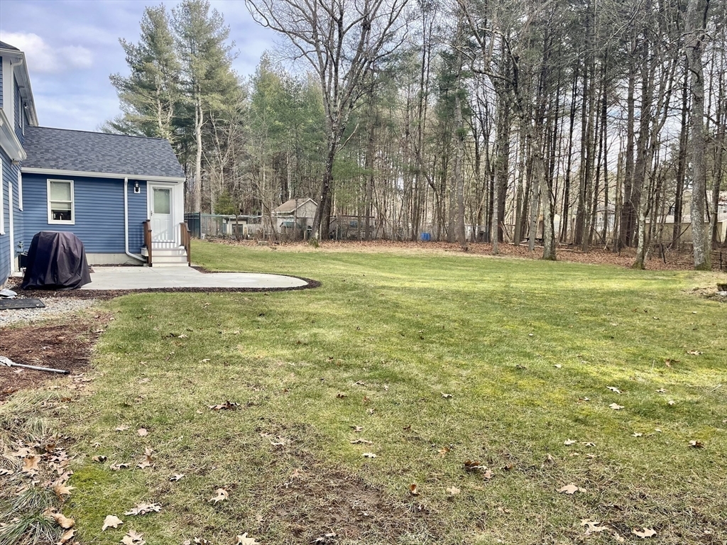 Property Photo:  4 Meadow Ln  MA 01886 