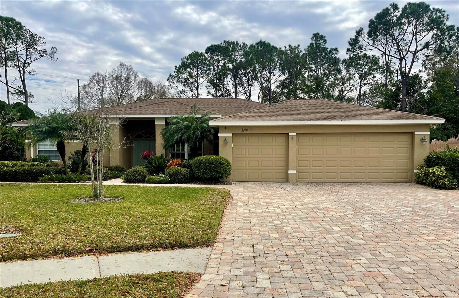 Property Photo:  2698 Oleander Court  FL 34684 