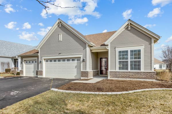 Property Photo:  936 Scottsdale Drive  IL 60140 