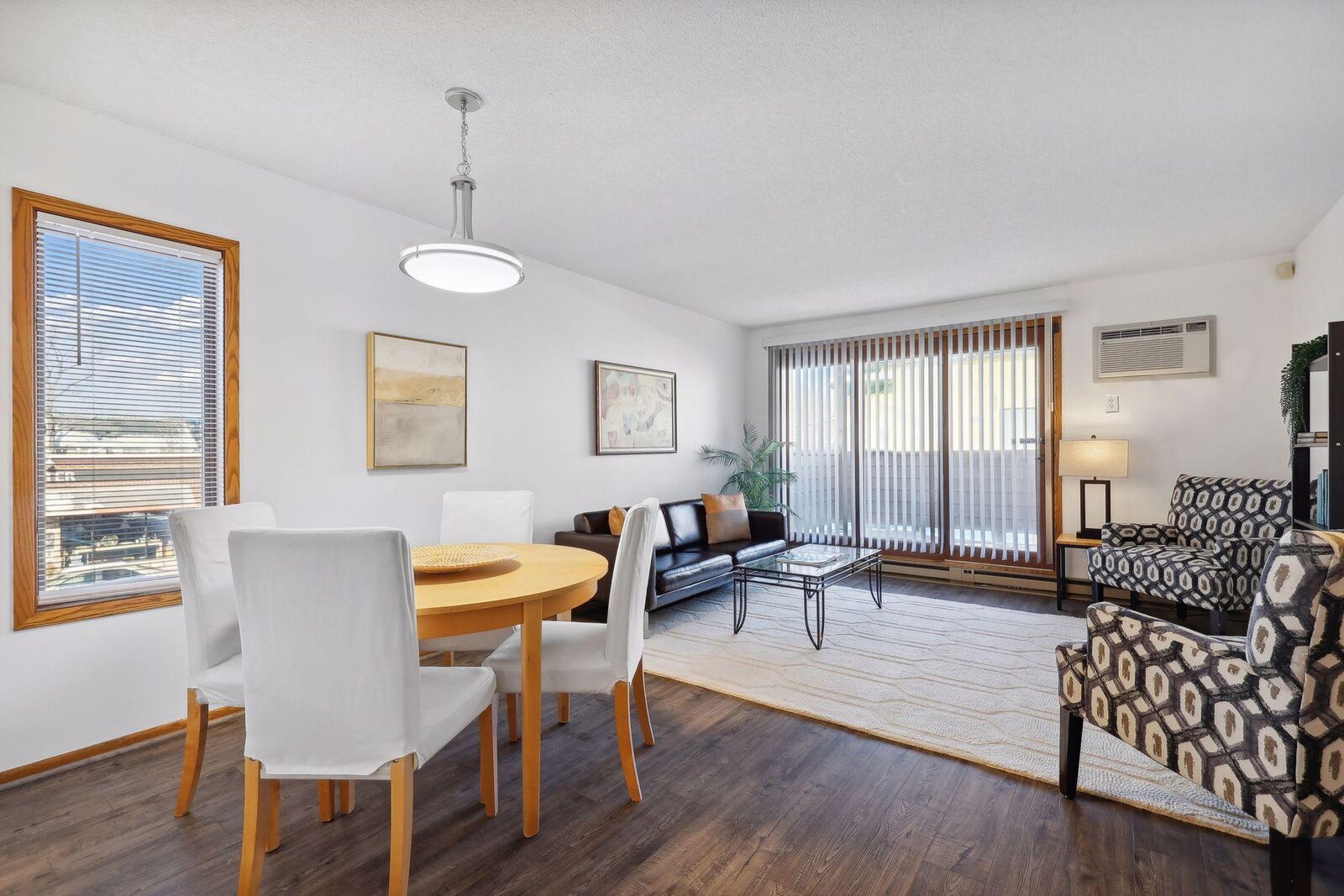 Property Photo:  2425 E Franklin Avenue 204  MN 55406 