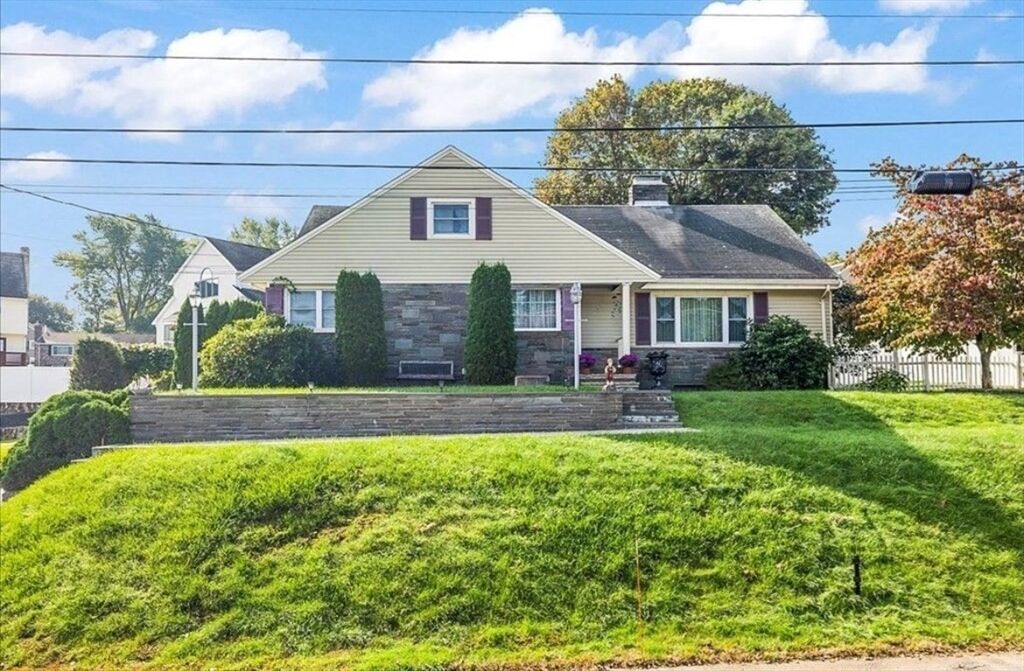 Property Photo: 3 Greenview Rd 3 MA 02180