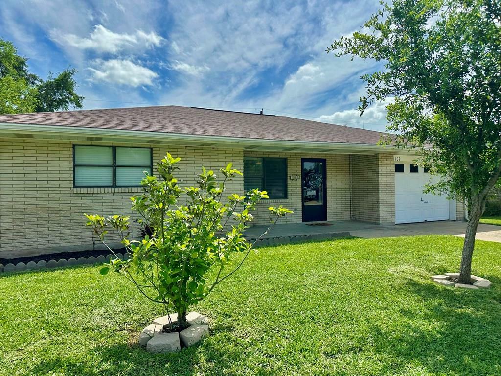 Property Photo: 109 W Palmetto Dr TX 78550