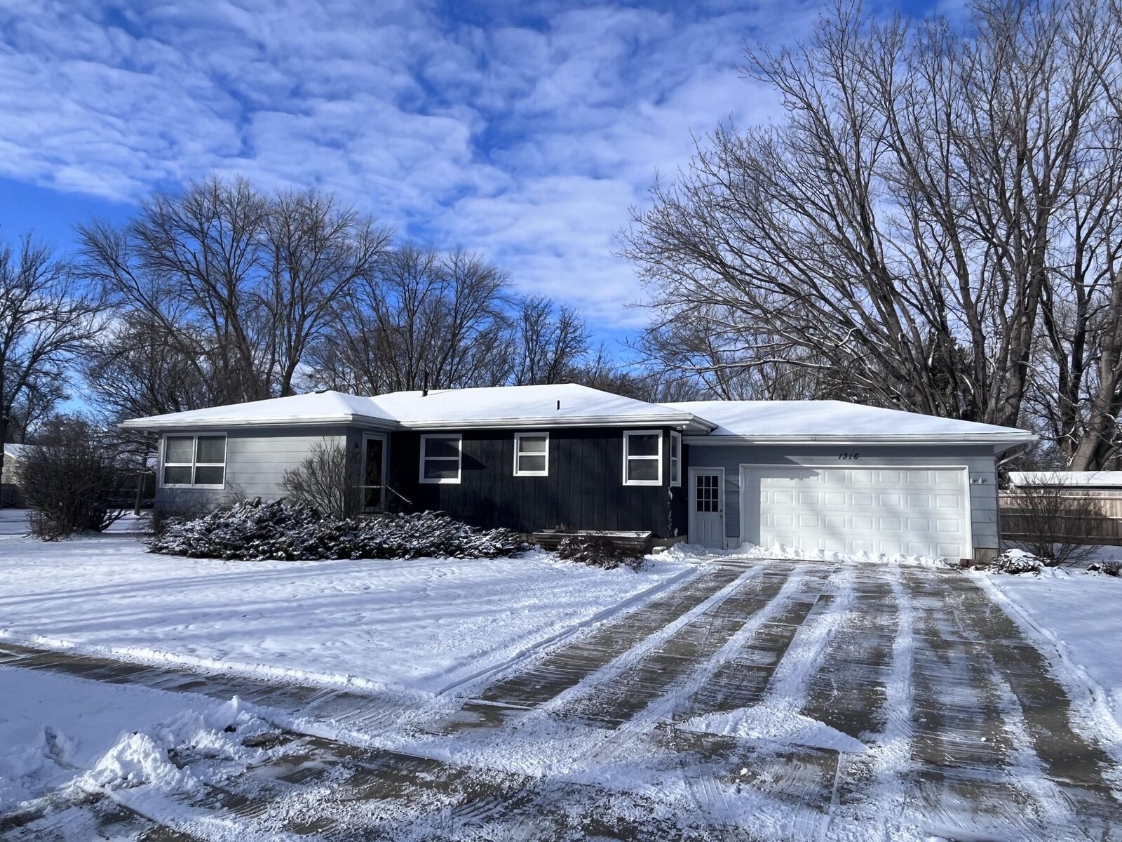Property Photo: 1316 S Merton St SD 57401