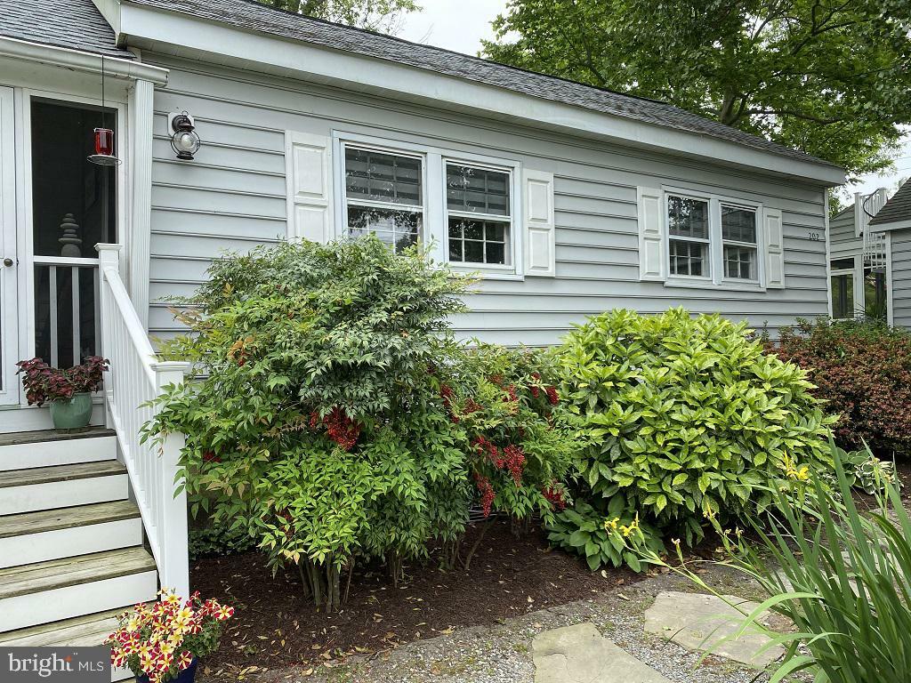 Property Photo:  200 Tilghman Street  MD 21654 