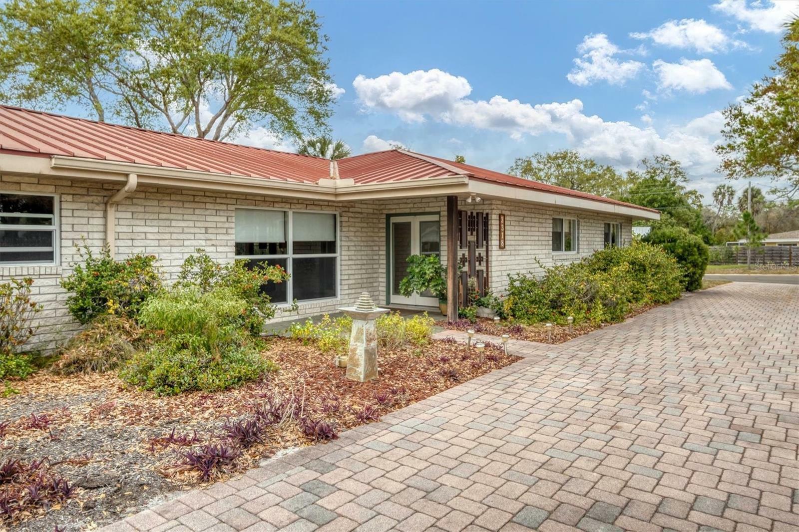 Property Photo:  3318 Fair Oaks Place  FL 34239 