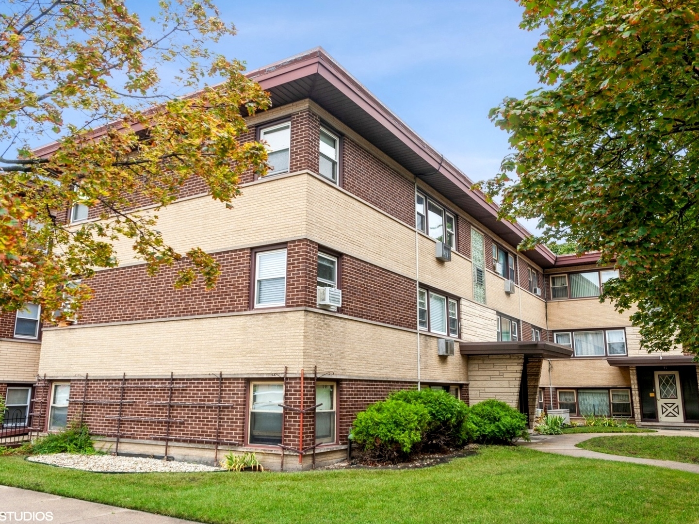 Property Photo: 30 W Conti Parkway 2N IL 60707