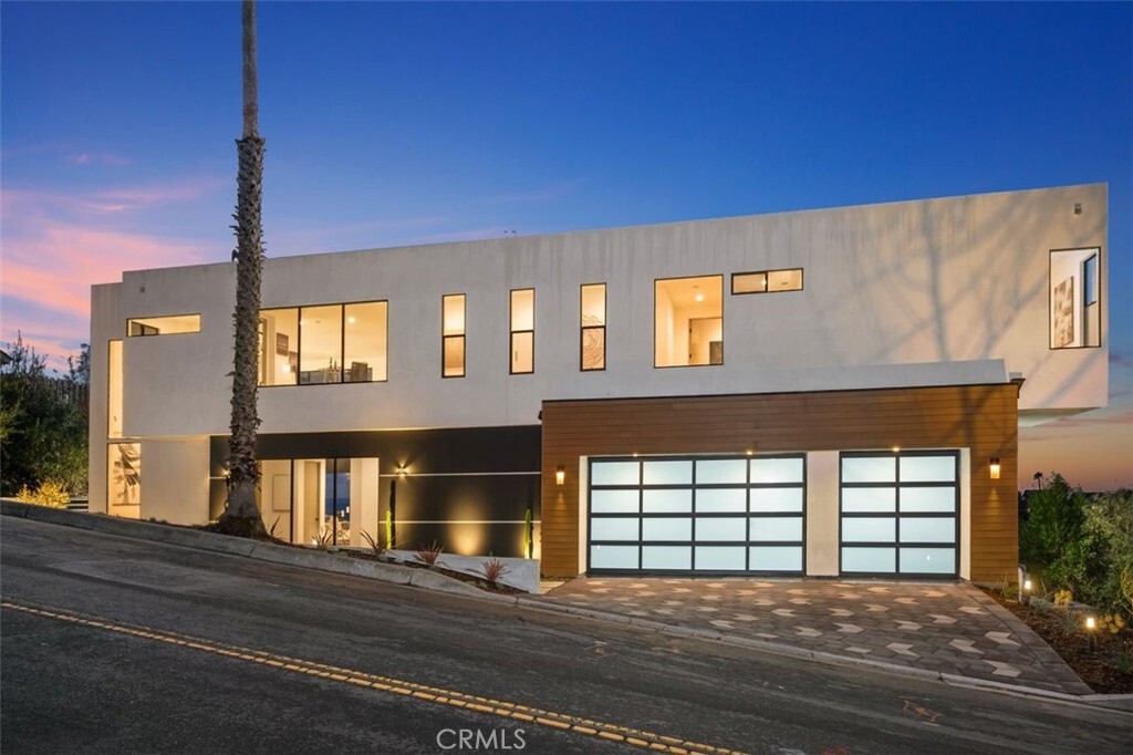 Property Photo: 606 E Avenida San Juan CA 92672