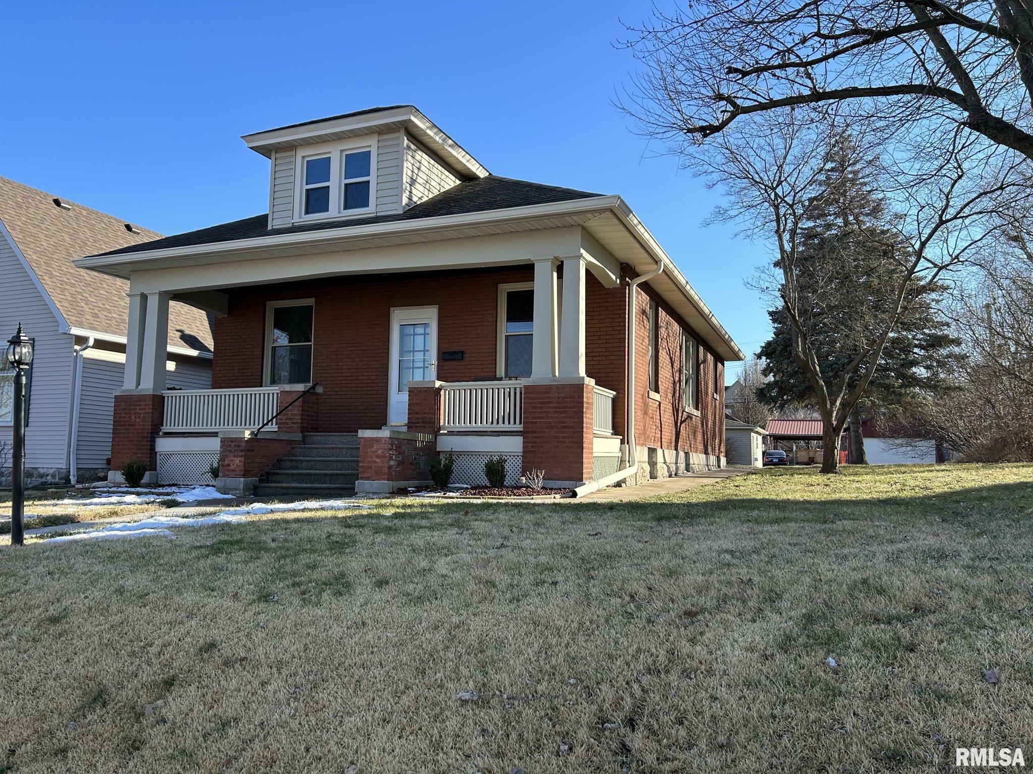 Property Photo:  1416 College Avenue  IL 62301 