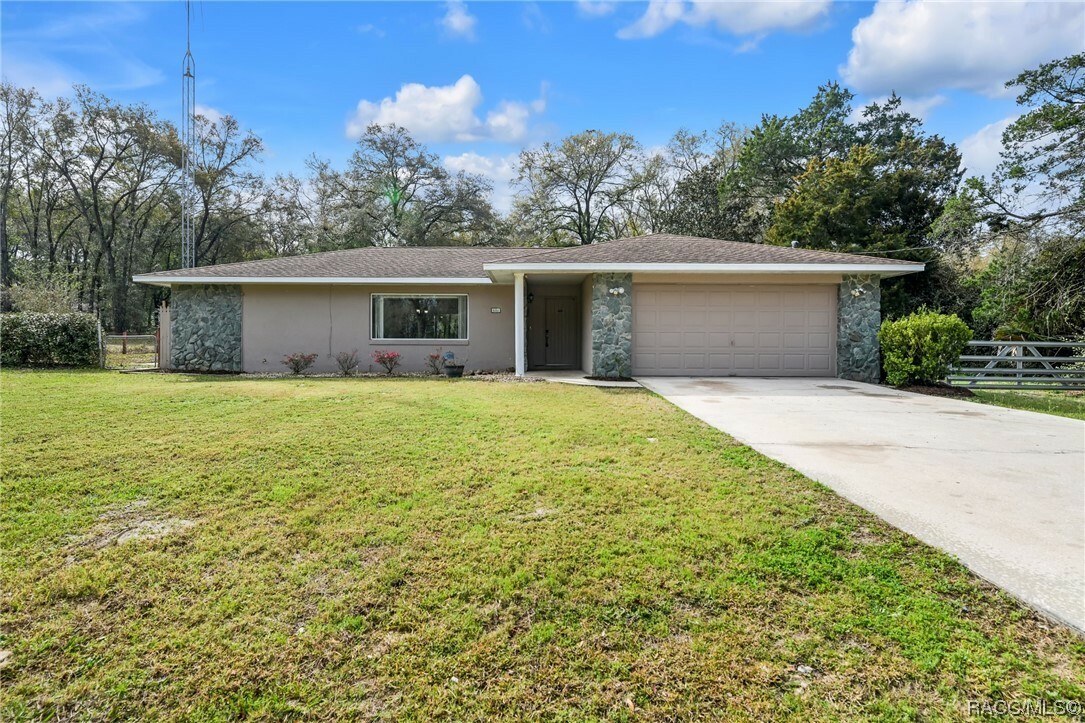 Property Photo:  6350 E Shadow Lane  FL 34452 