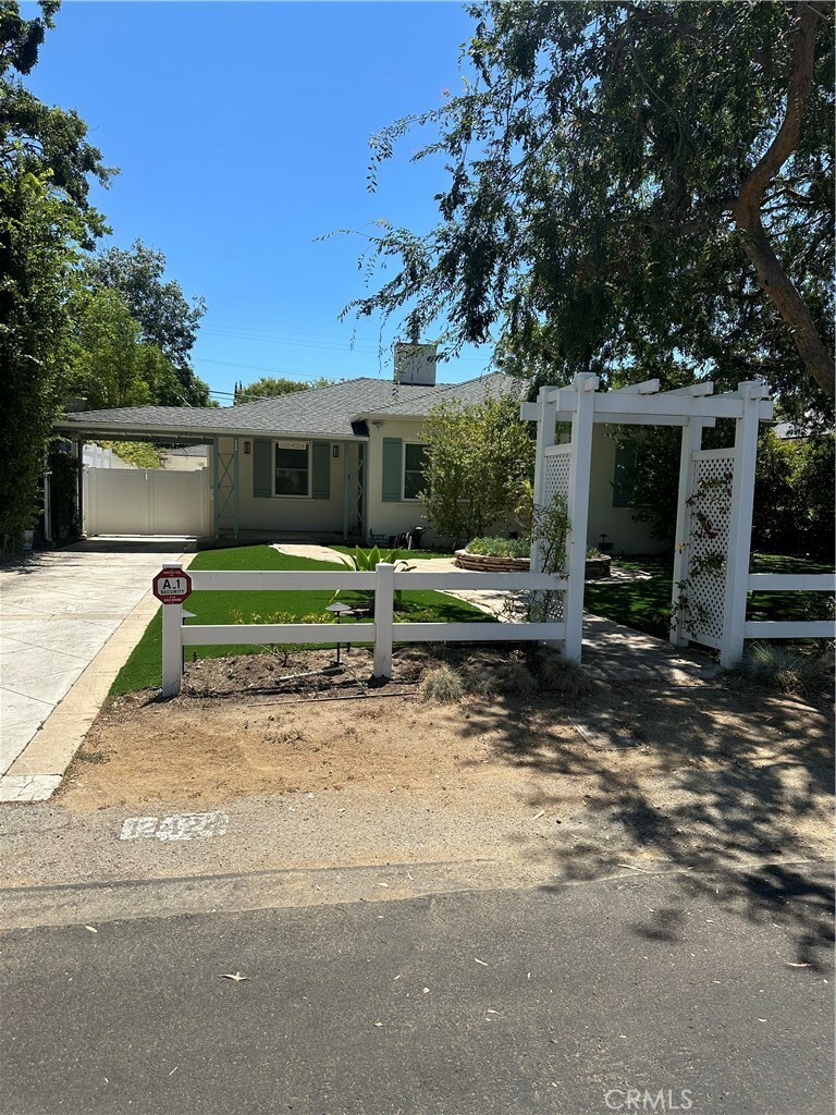 Property Photo:  12424 Sarah Street  CA 91604 