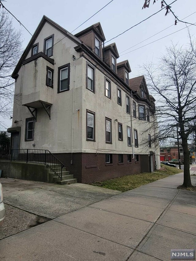 Property Photo:  9 Madison Avenue  NJ 07108 