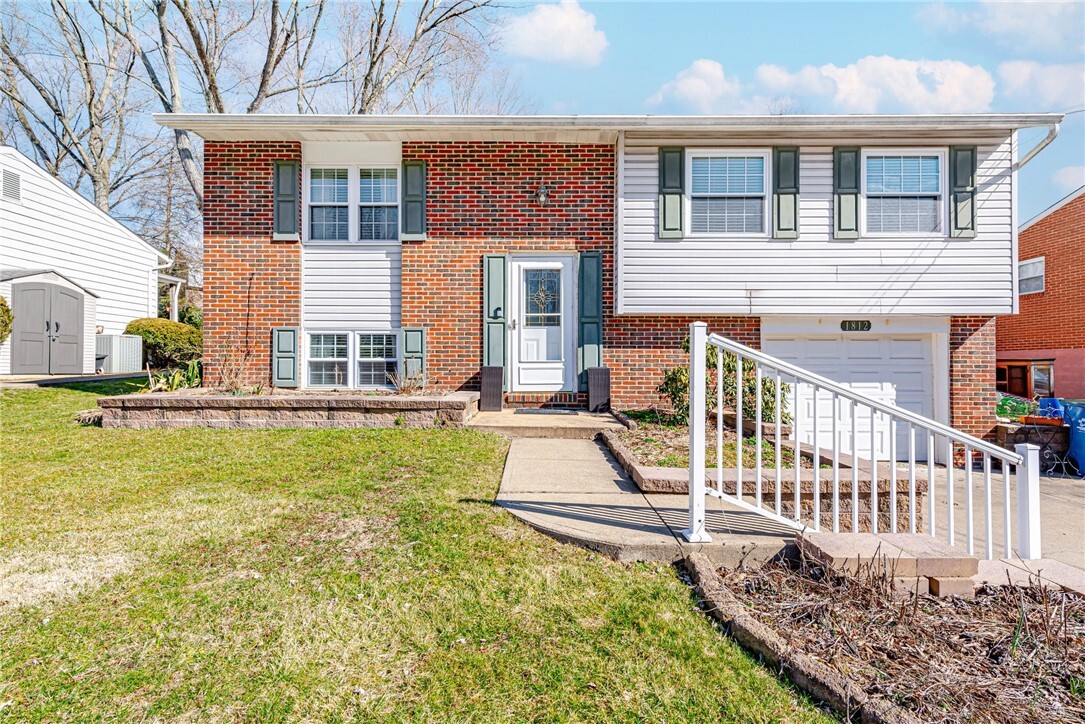 Property Photo: 1812 Oblock Rd PA 15239