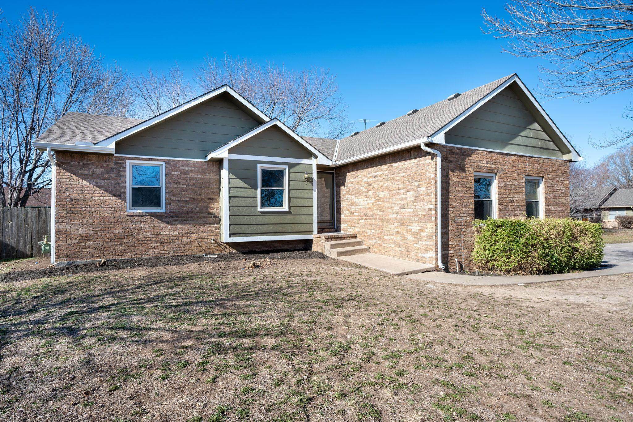 Property Photo:  1805 S Chateau St  KS 67207 