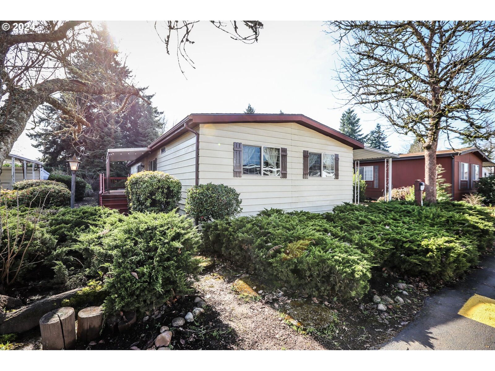 Property Photo:  1400 Candlelight Dr 240  OR 97402 