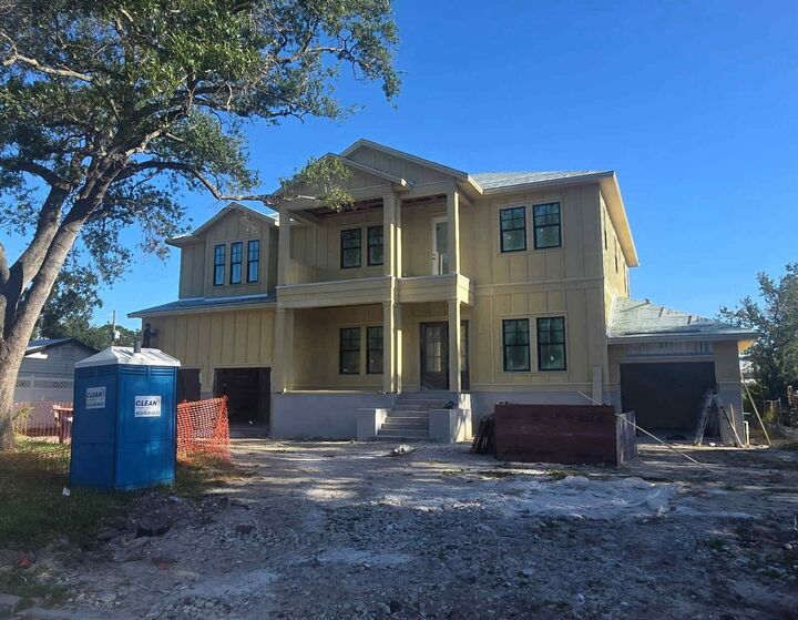 Property Photo:  567 Luzon Avenue  FL 33606 