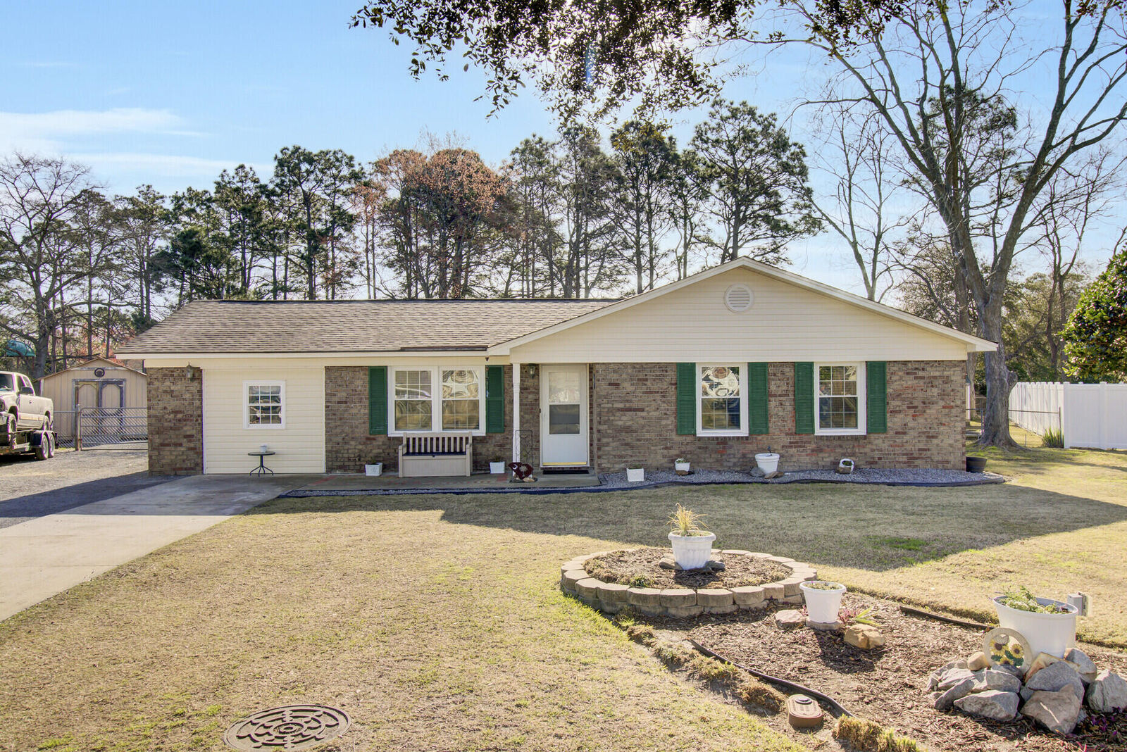 Property Photo:  105 E East Gustave Court  SC 29486
