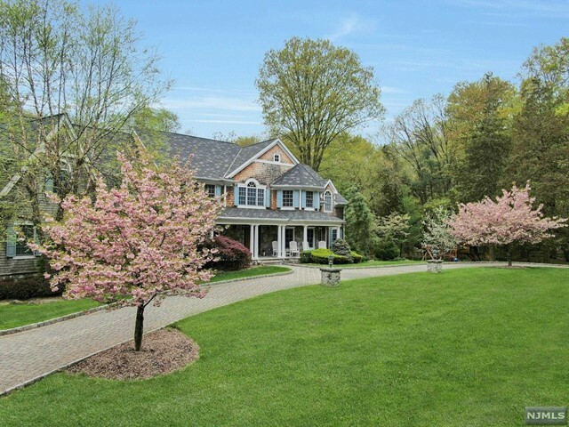 Property Photo:  1 Cedarwood Lane  NJ 07458 