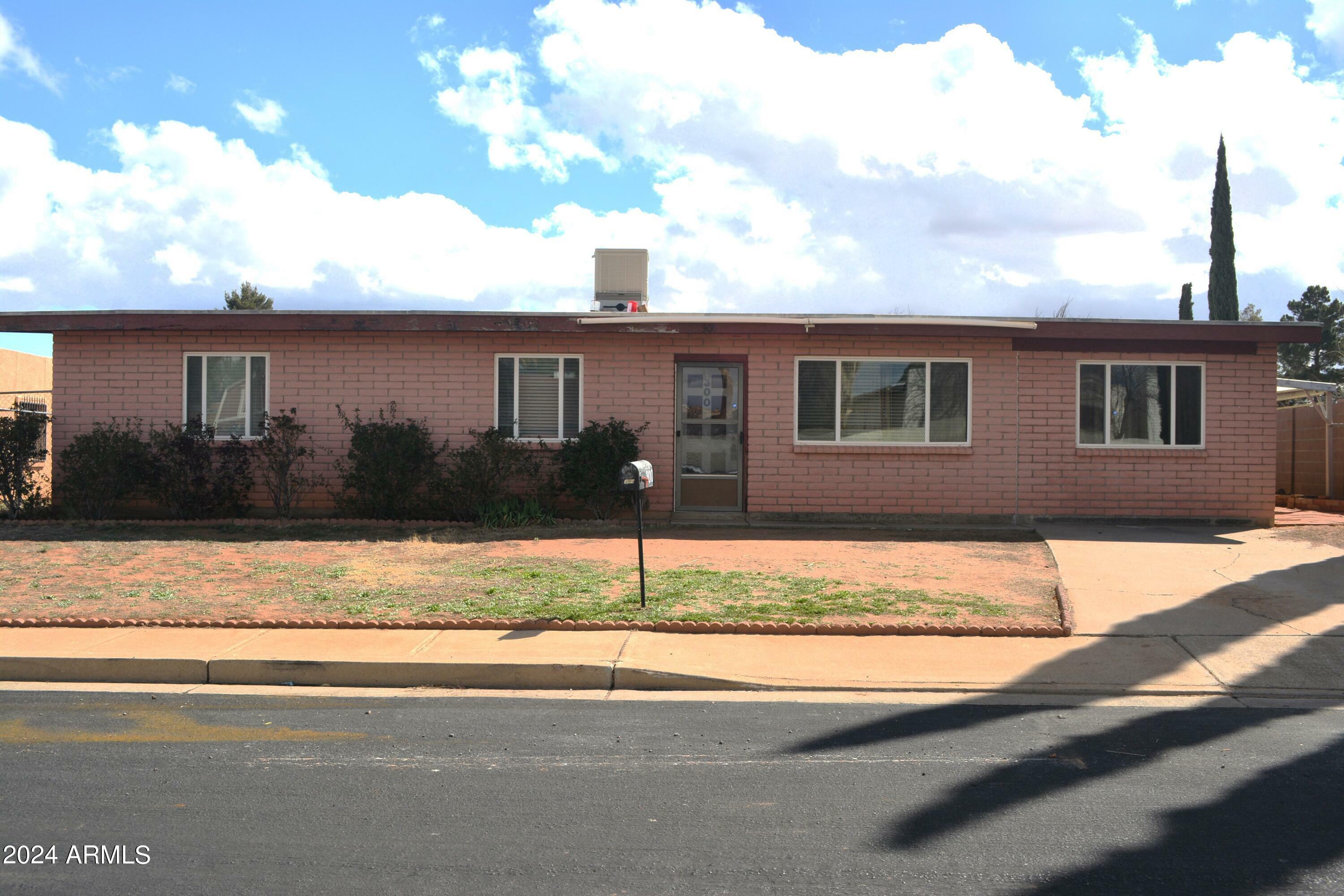 Property Photo:  300 Highland Drive  AZ 85635 