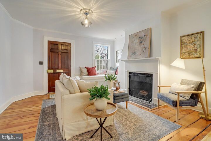 Property Photo: 120 Wolfe Street VA 22314