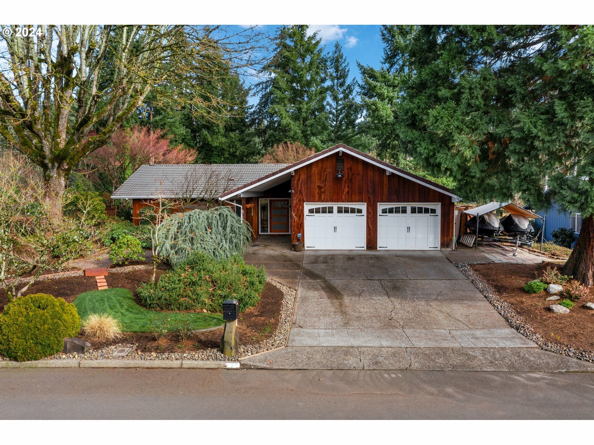 Property Photo:  1227 Montana Ln  WA 98661 