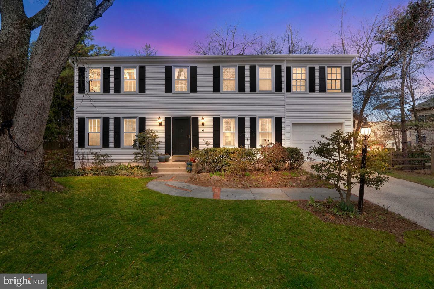 Property Photo:  4 Northrup Court  MD 20850 