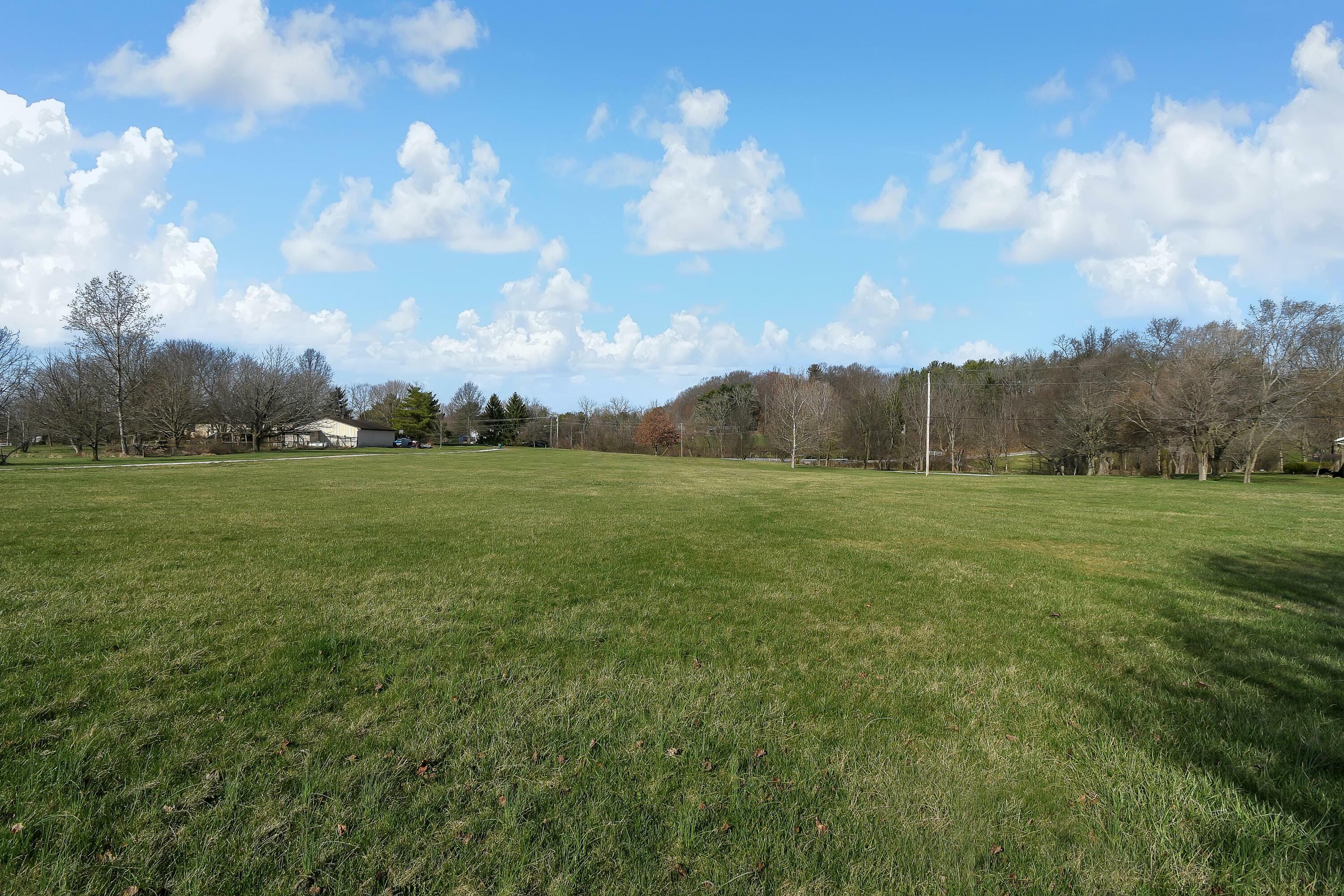 Property Photo:  686 Betz Road NW  OH 43130 