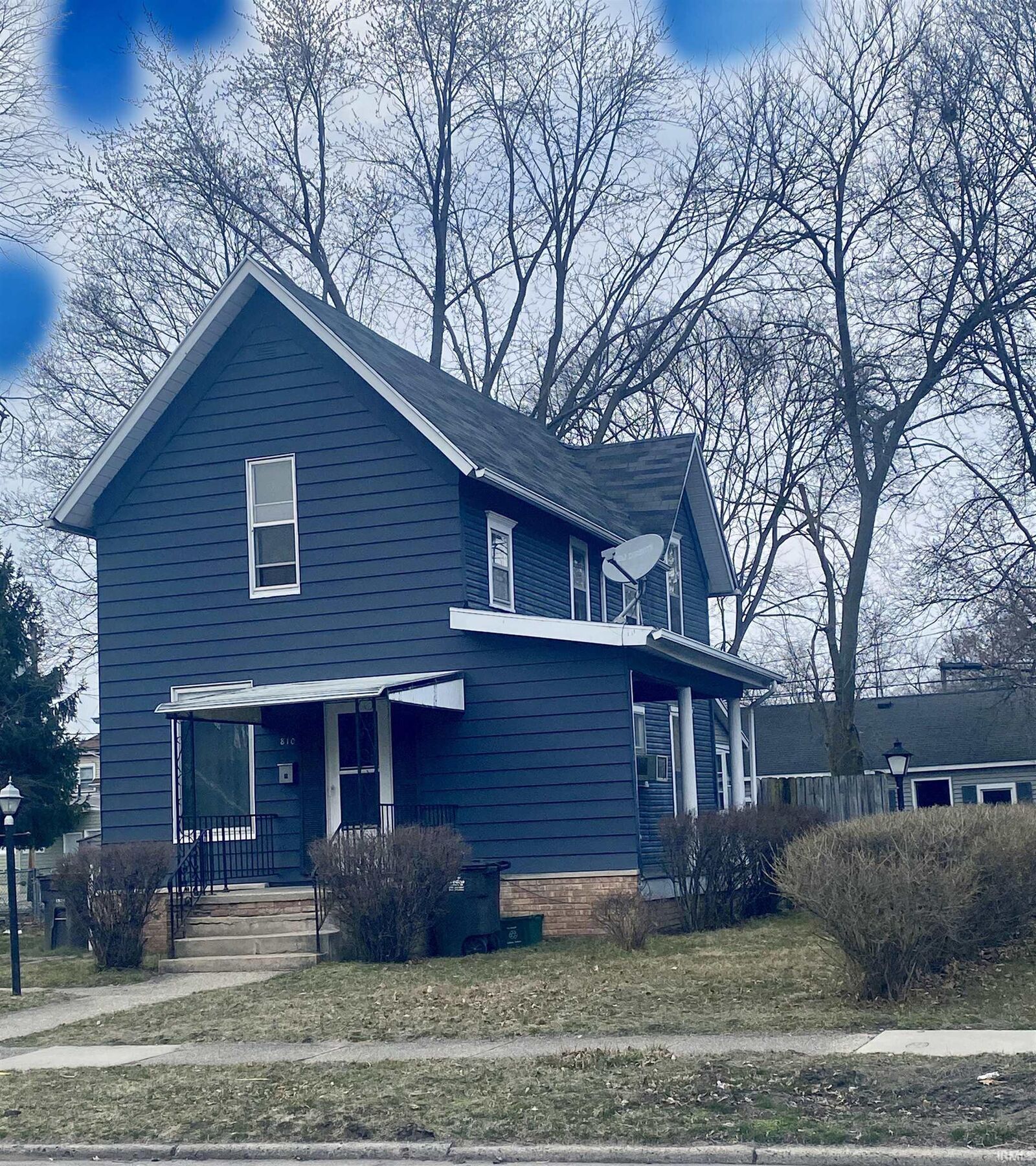 Property Photo:  810 Bower Street  IN 46514-2543 