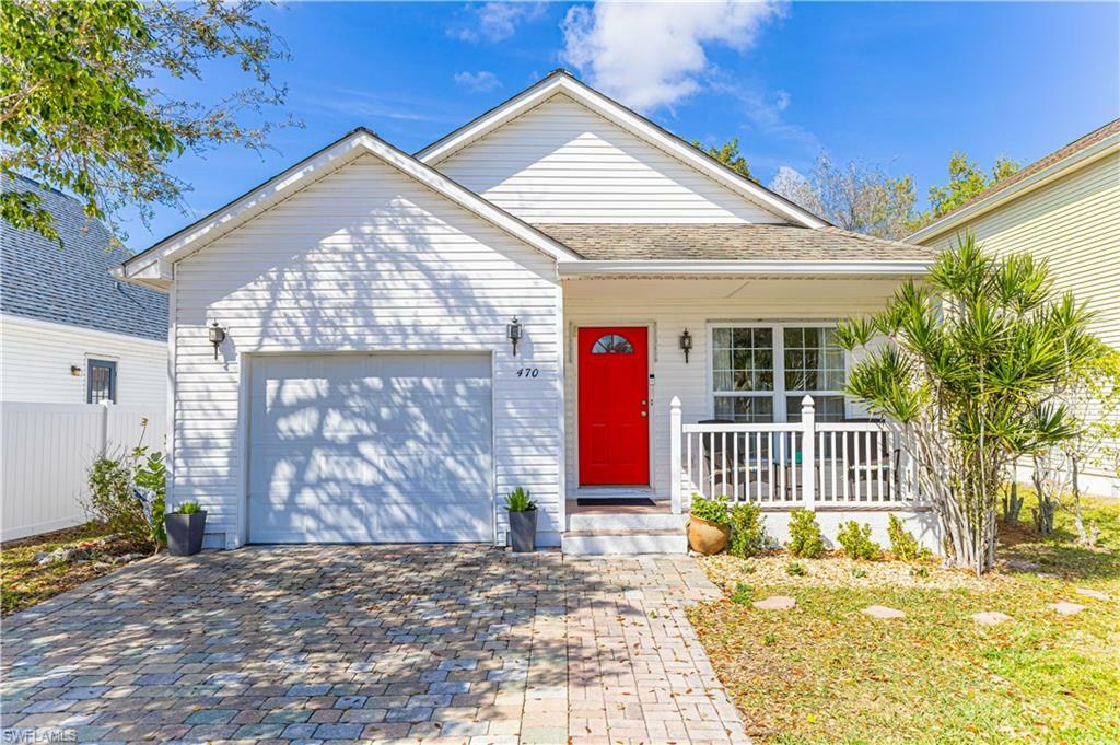 Property Photo:  470 Leawood Cir  FL 34104 