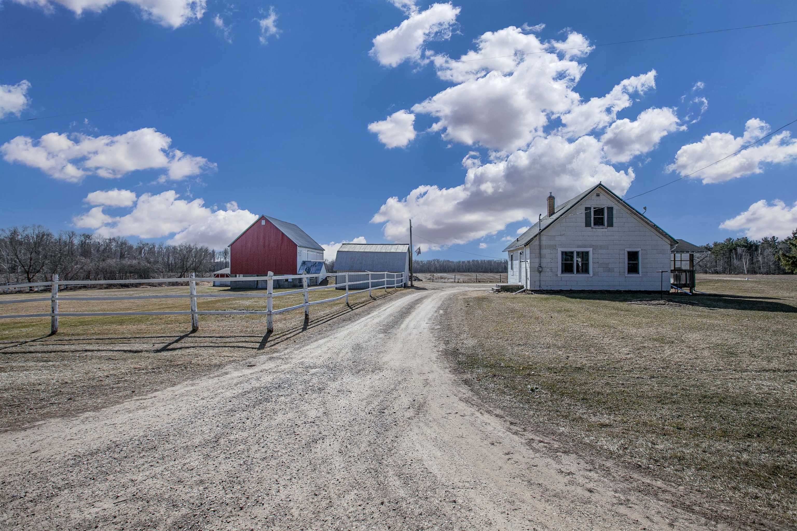 Property Photo:  W8475 County Road F  WI 54170 